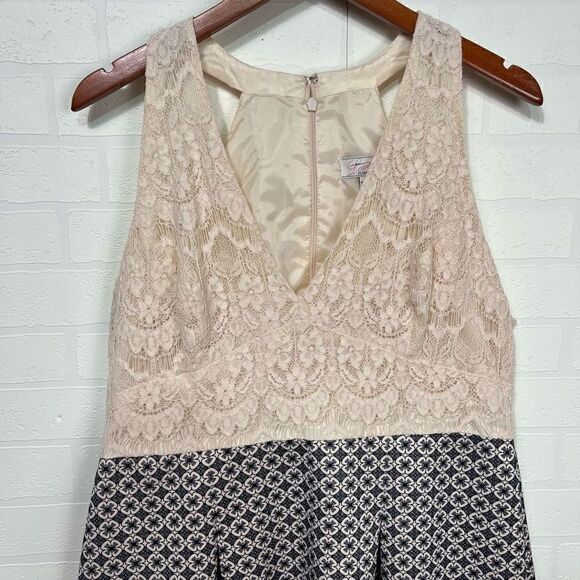 Adrianna Papell Cream and Black Lace Dress - Picture 2 of 15